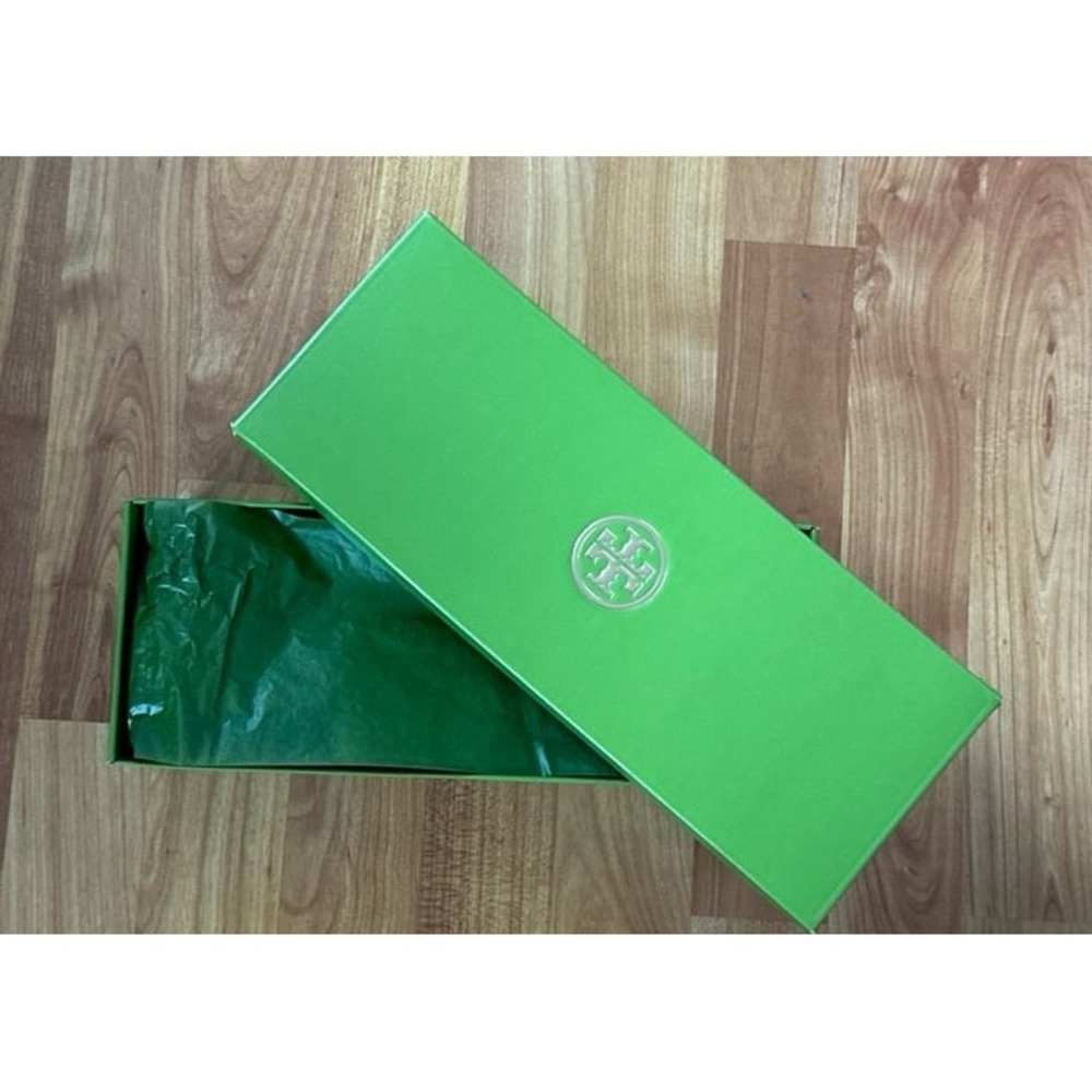 Tory Burch Green Box - Picture 2 of 7